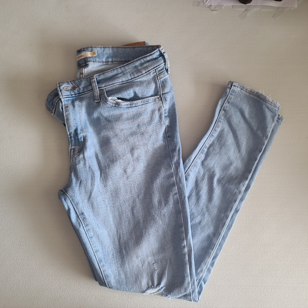 Levis